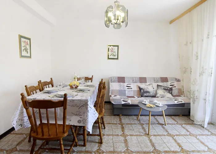 With Parking Space - 22473 아파트